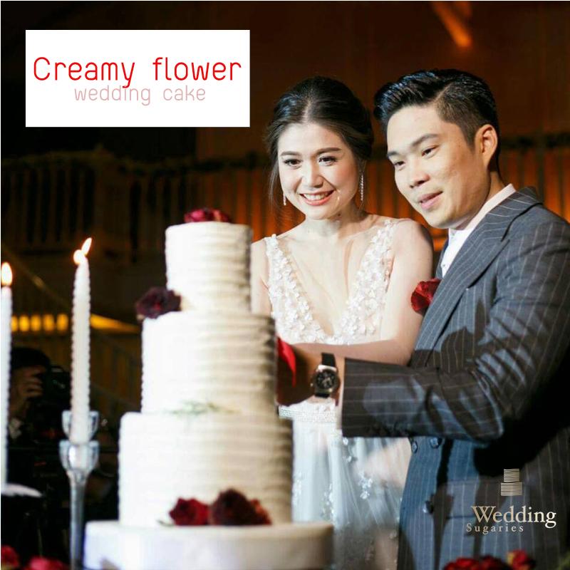 Creamy flower wedding cake